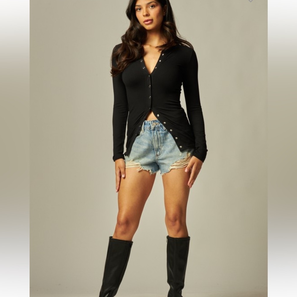 #332 Seamless snap up long sleeve top BLACK